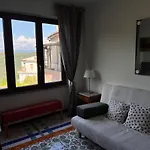 Laurus Malia فيلة
